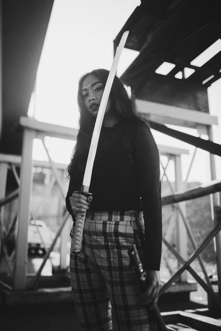 girl holding katana-fighting resistance